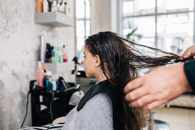 Kinderhaarschnitte ohne Tränen – so wird der Friseurbesuch entspannt